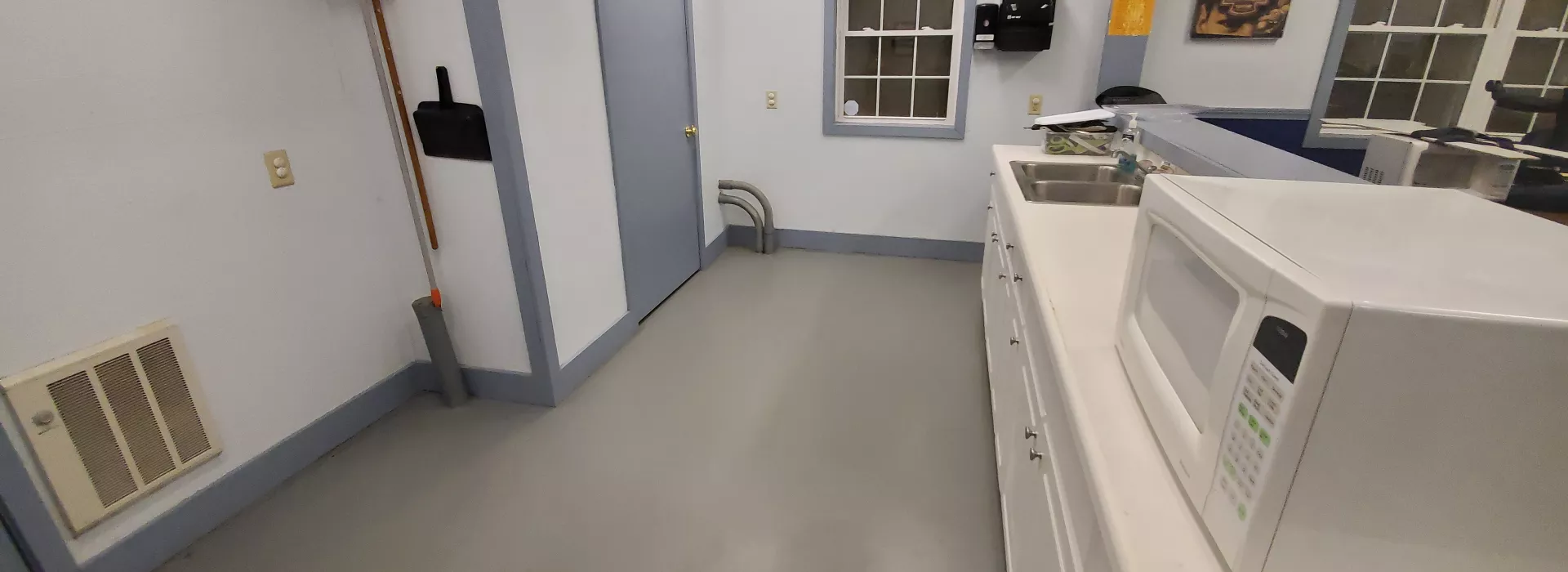 Jacob Kitchnette (microwave and sink